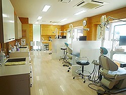 ①外観②受付③診療室