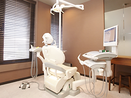 ①外観　②院内風景　③診療スペース