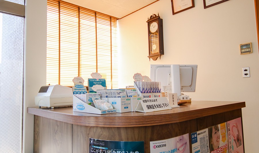 ①医院外観②受付③待合室