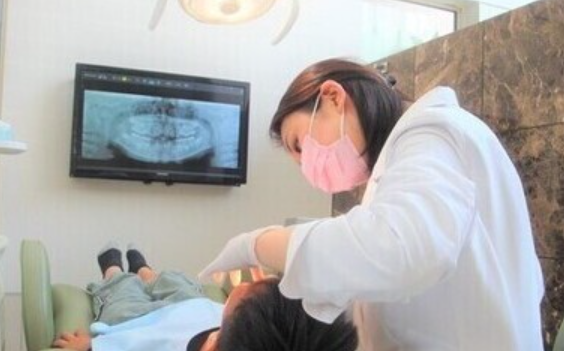 日本矯正歯科学会 認定医による治療風景