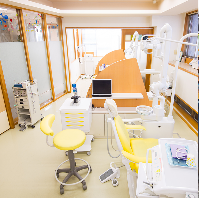 ①外観②待合室③診察室