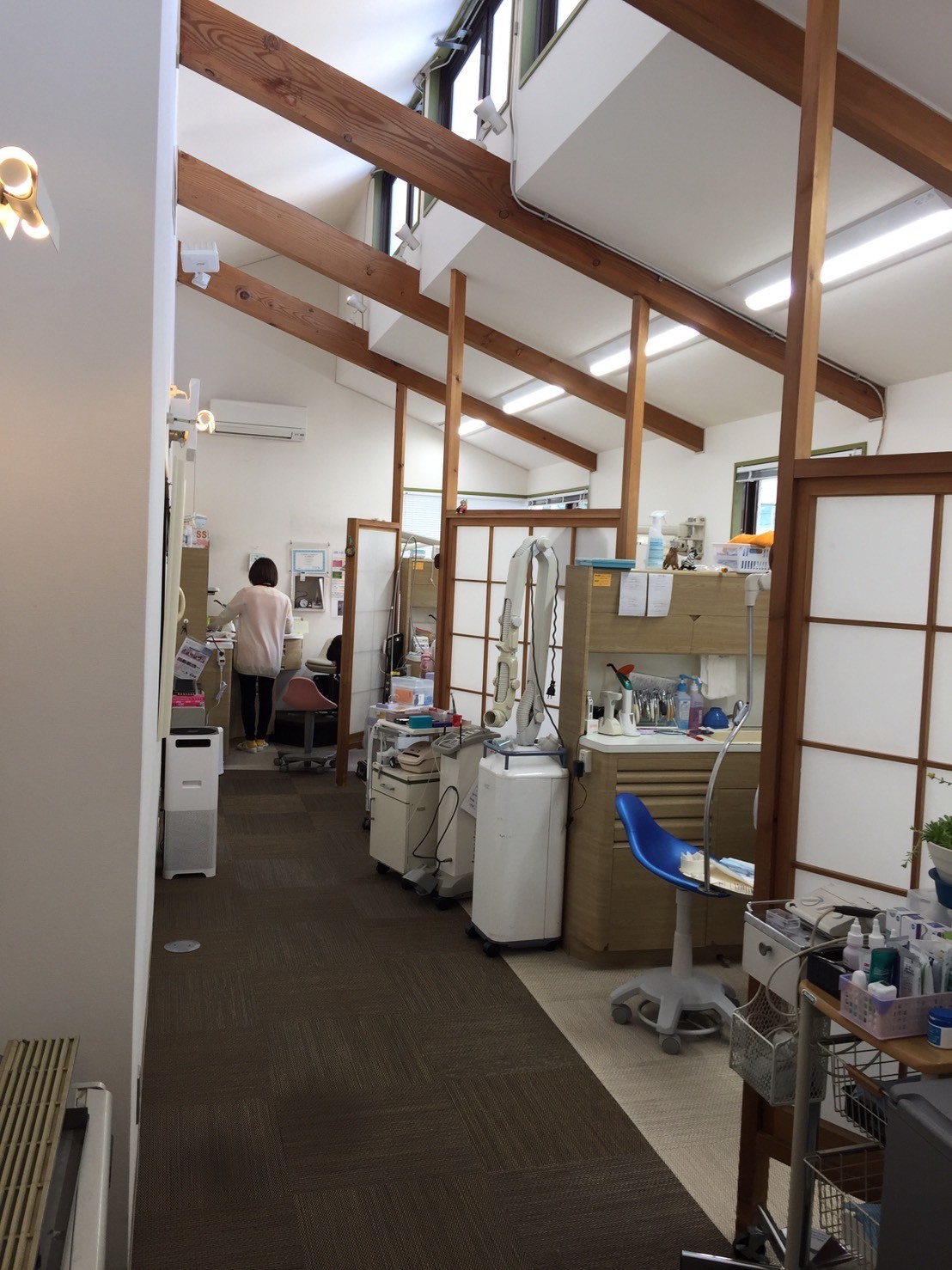 ①外観②受付③診療室