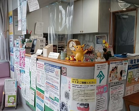 ①医院入口②待合室③受付