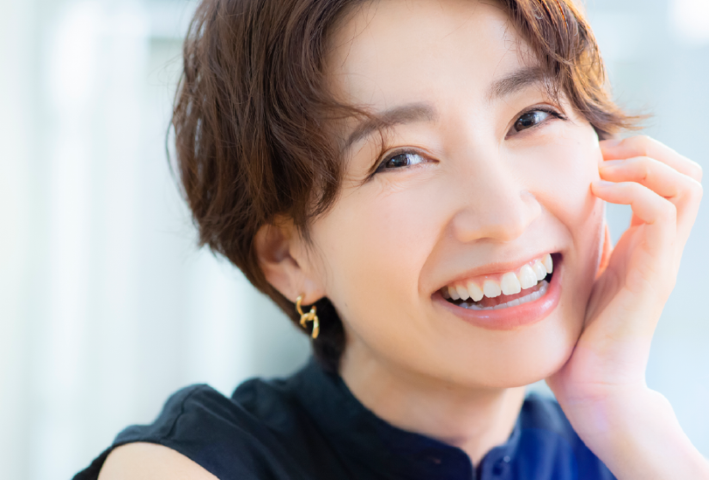 自然な白い歯で、自信のある笑顔を手に入れる