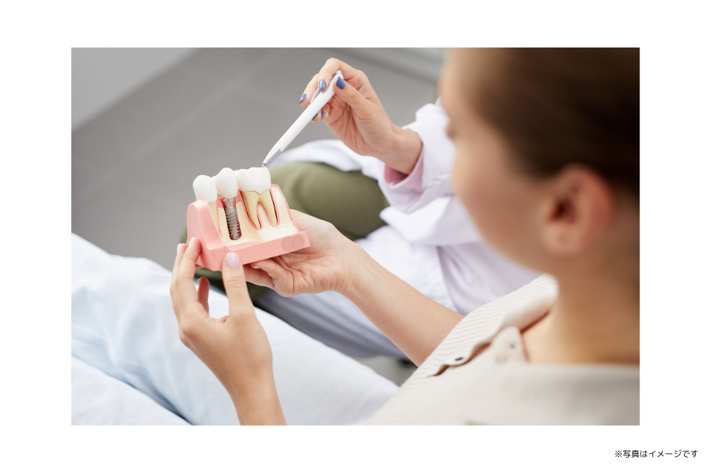 従来の入れ歯治療では困難だった固い食べ物の咀嚼や、自然な発音機能の改善を実現します