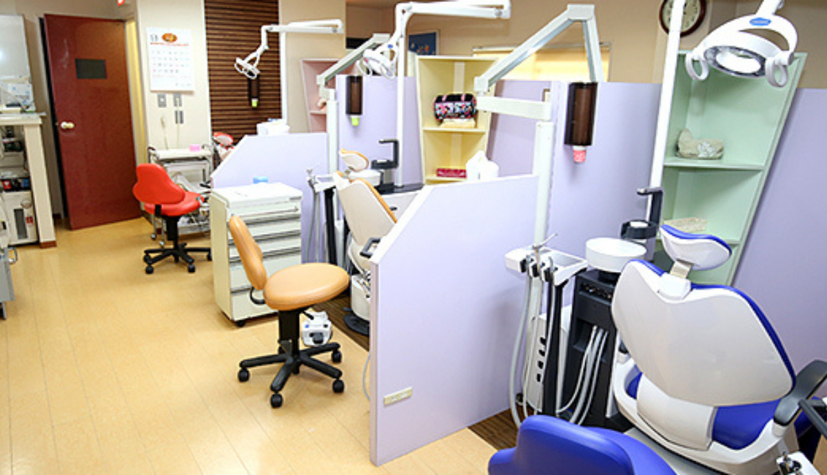 ①くるす歯科②診察室③衛生管理も徹底