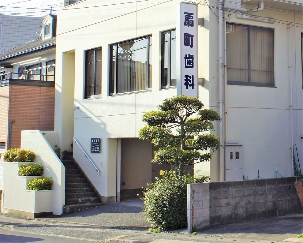 ①医院外観②待合室③駐車場完備