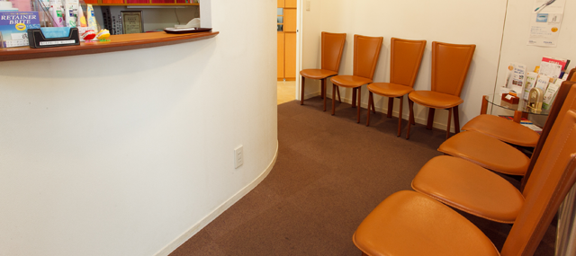 ①受付②待合室③診療室