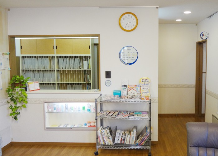 ①外観②受付③診療室