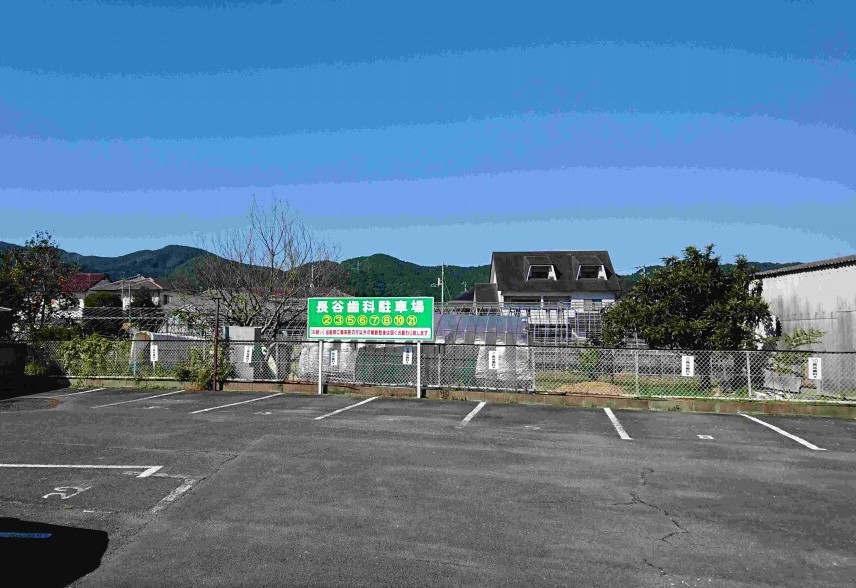 ①医院外観　②受付　③待合室