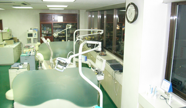 ①外観②診療室１③診療室２