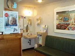 ①外観②受付③診察室