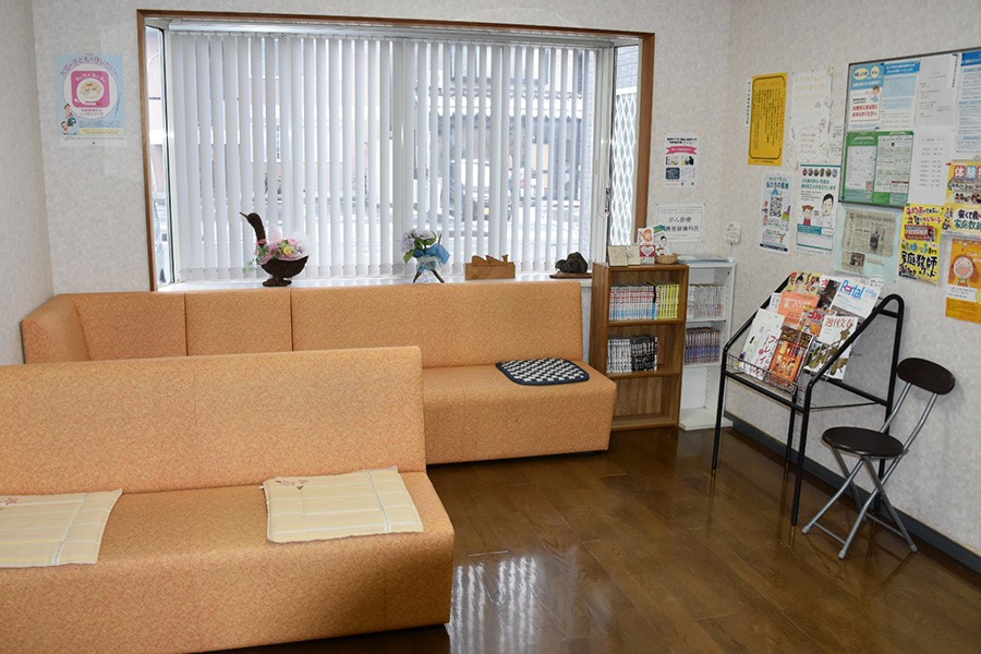 ①受付②待合室③診療室