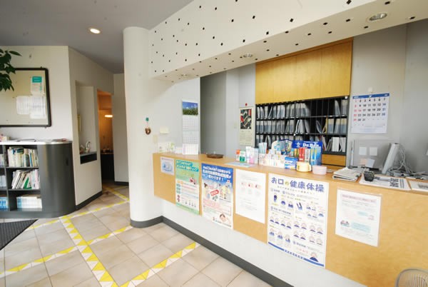 ①入口②受付③待合室