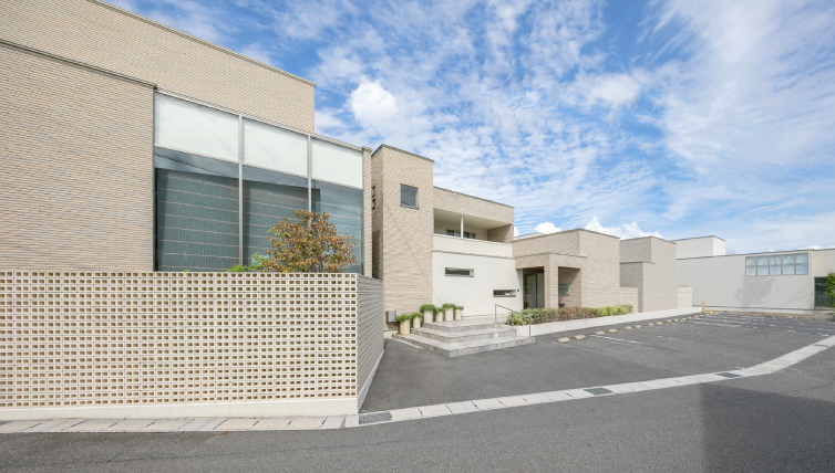 【顔戸駅から徒歩12分】10年後、20年後も「良かった」と言ってもらえる治療を目指すただこし歯科・矯正歯科 総合クリニック