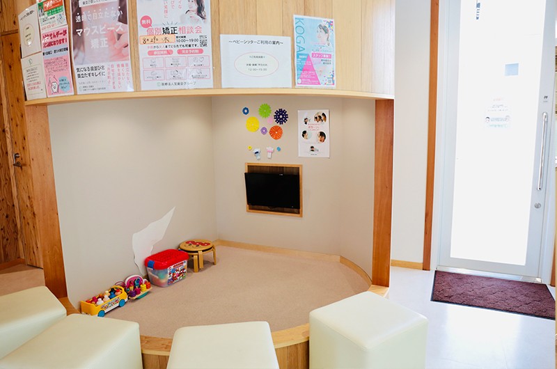 お子様が退屈せず過ごせるようキッズスペースがございます