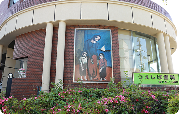 ①クリニック外観②受付③待合室