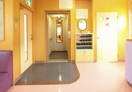 ①歯科医院外観②入口③診療室