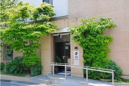 ①外観②受付③待合室