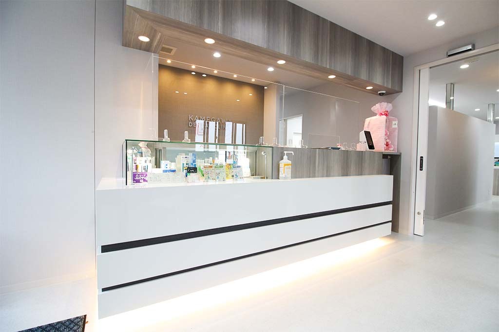 ①外観②受付③待合室