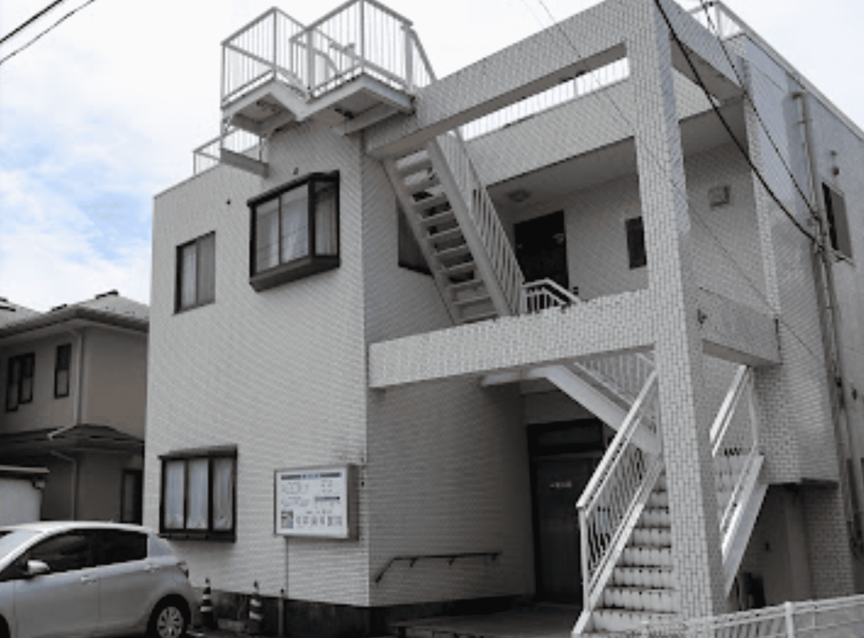 ①外観②看板③診察室