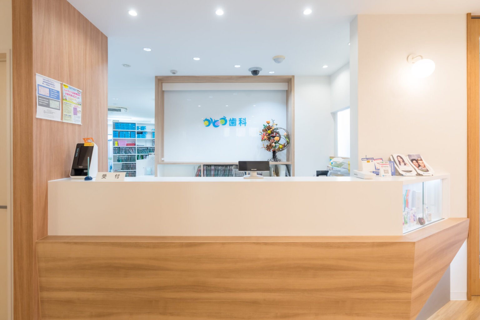 ①医院外観②受付③待合室