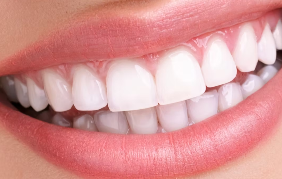 繊細な麻酔技術と最小限の削除で自然な歯を長く保つ治療を実践