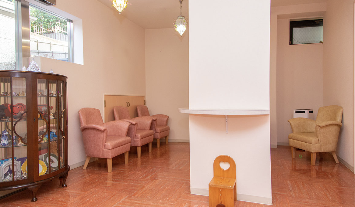 ①医院看板 ②③院内風景