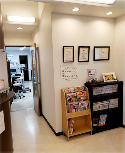 ①受付②待合い③診療室