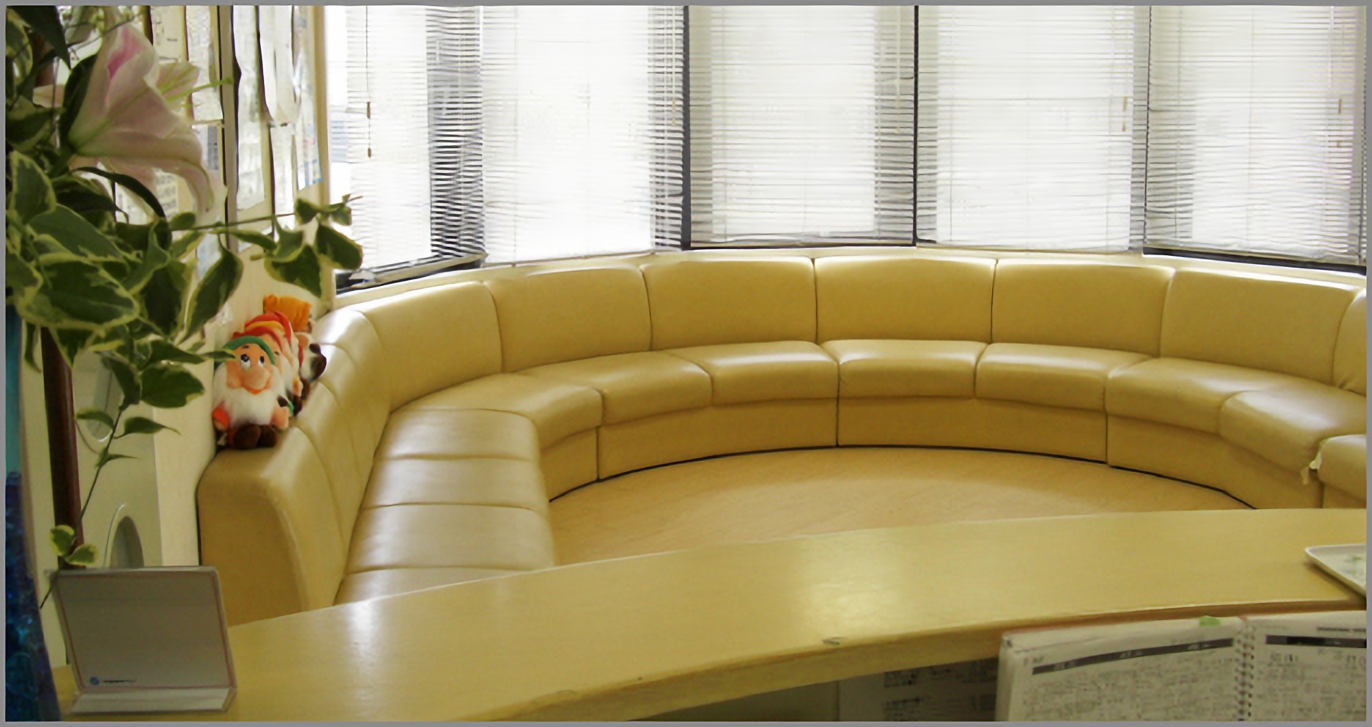 ①医院外観②待合室③レントゲン室