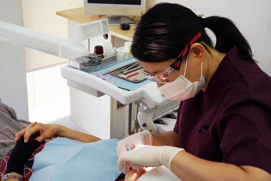 患者様の歯をできるだけ残すための歯周病治療 を重視し、個々の症状に応じたアプローチを行っています