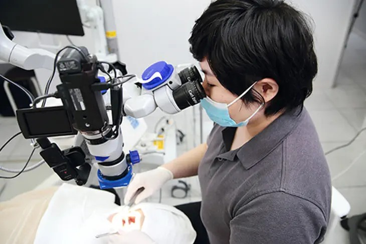 最新機器を用いた緻密な治療