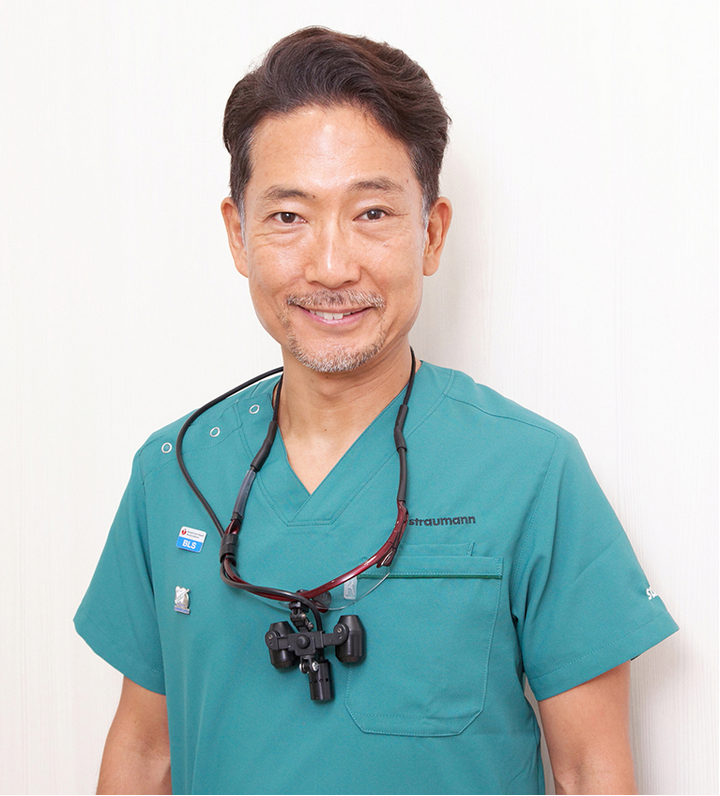 院長の朝山哲夫