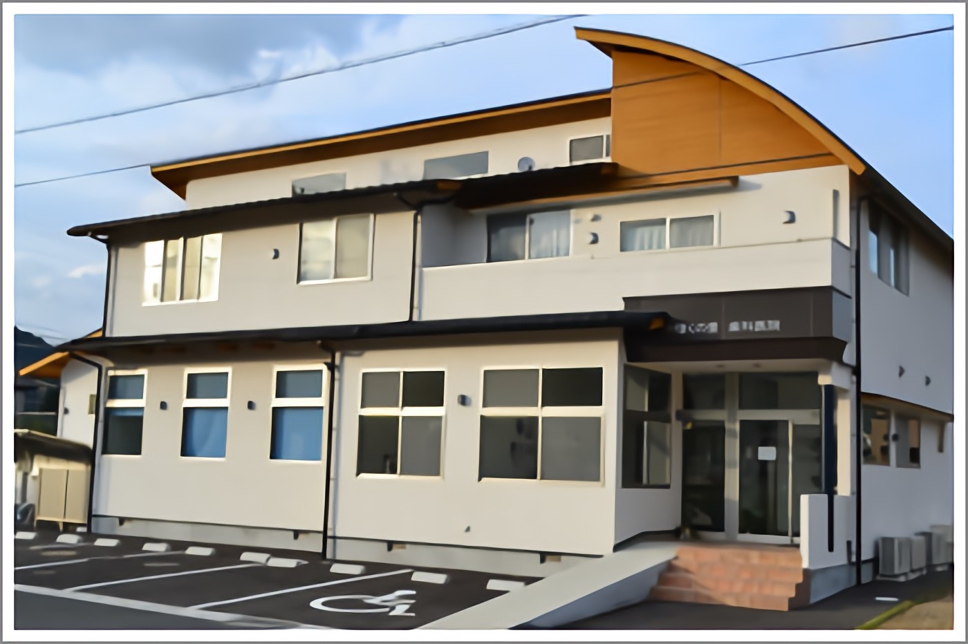 ①外観②受付③待合室