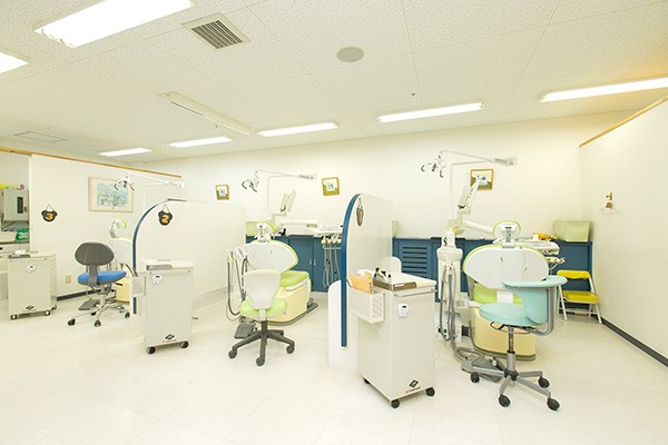 ①外観②受付③診療室