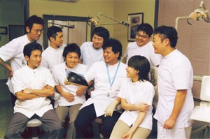 患者様との信頼関係を大切にしながら、安心して通える歯科医療の提供を理念の中心に据えています。