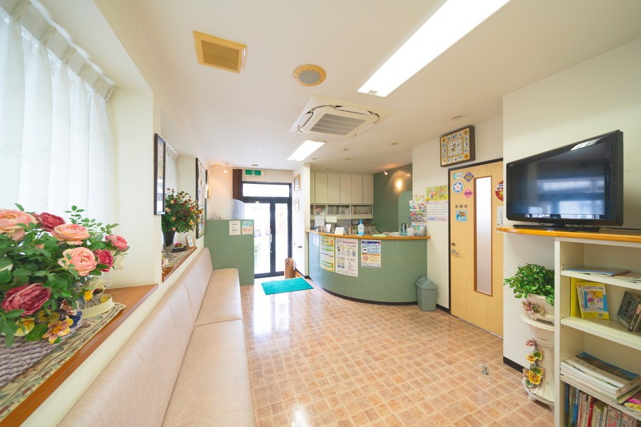 医院の外観と院内の様子