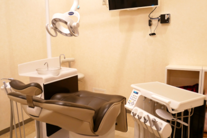 ①駅からすぐで通いやすい②待合室③診療室