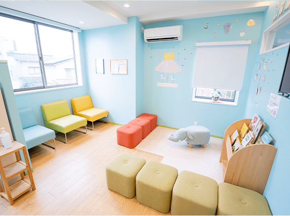 【寺尾駅 徒歩10分】日曜の矯正診療に対応し、痛みに配慮した治療を行うかとう歯科