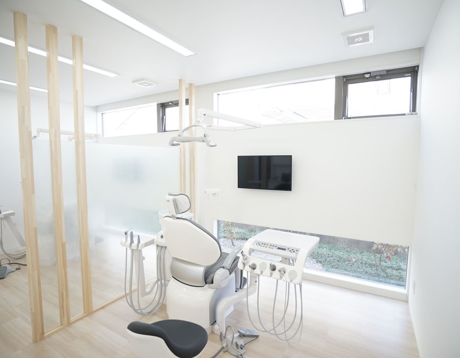 ①外観②受付③診察室