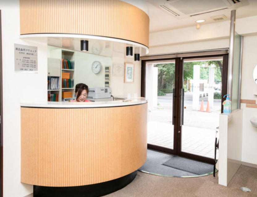 ①クリニック外観②受付③診療チェア