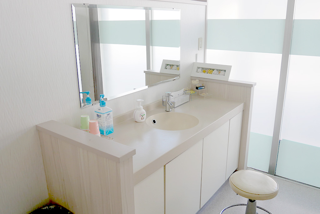 ①受付②洗口ルーム③診療室