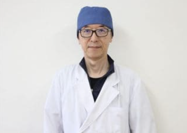 院長の藤東　琢也