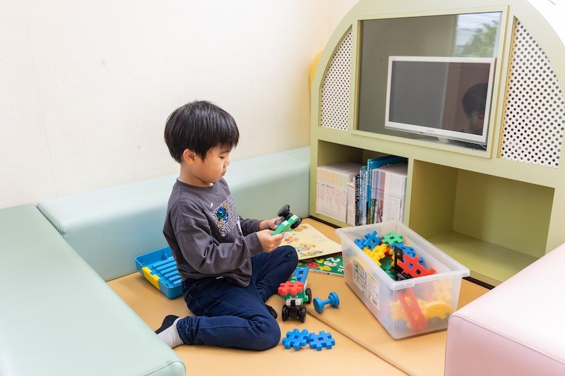 歯が生え始めた時期からのケアについても相談できる体制を整え、お子様の将来を見据えた小児歯科診療を行っています。