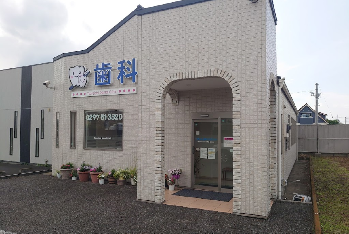 ①クリニック外観　②受付　③キッズルーム