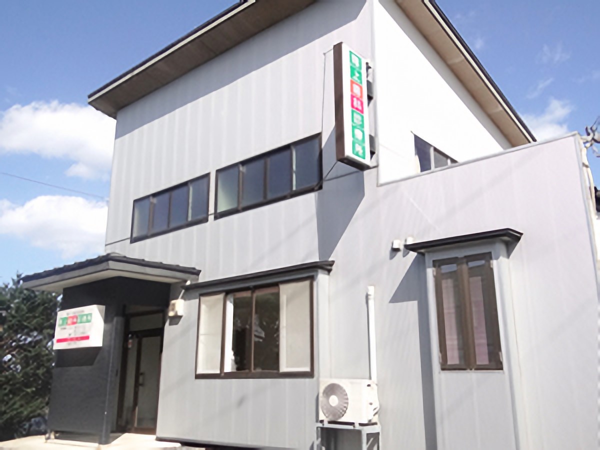 ①外観②受付③待合室