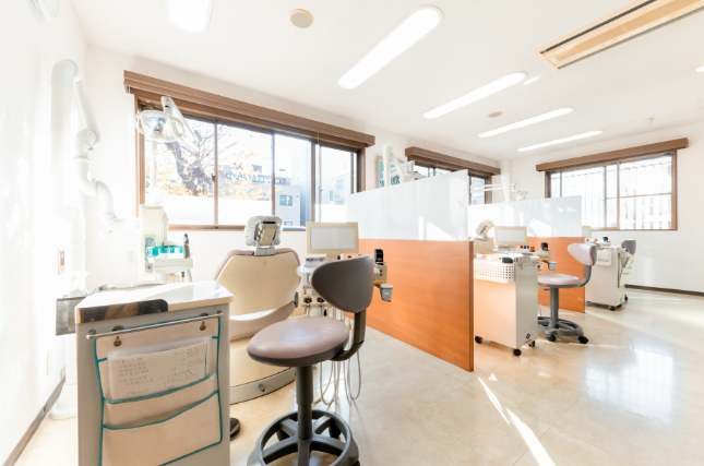 ①健康で美しい口元を目指します②外観③診療室