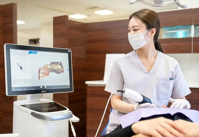 ワイヤー矯正が適している場合は、矯正治療専門の歯科医院に紹介いたします