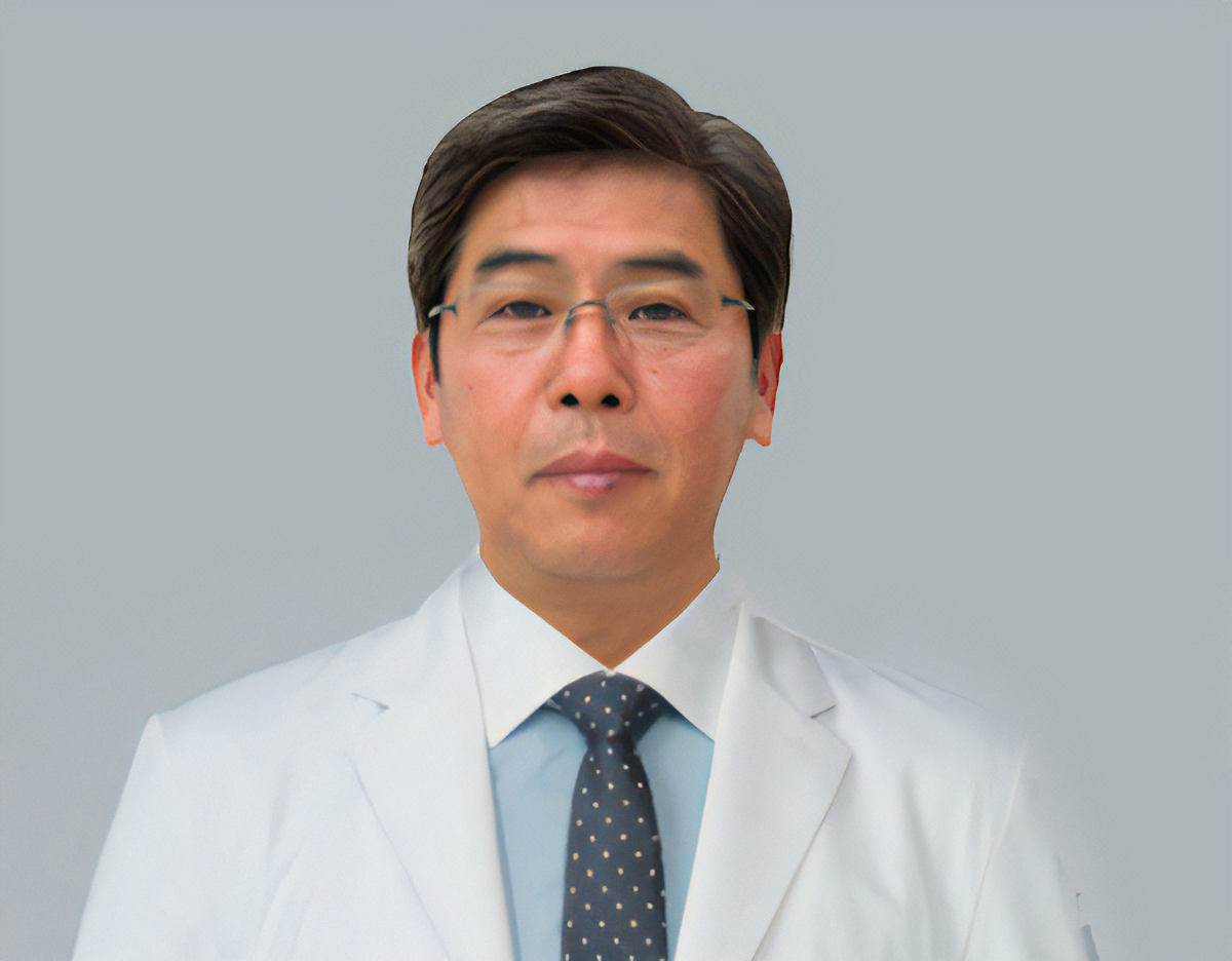 院長の折笠　広樹