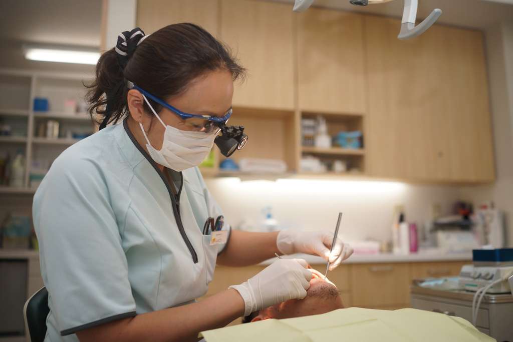 認定衛生士の山口の治療風景